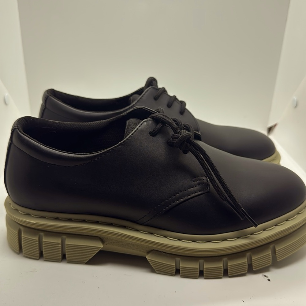 NEW Men’s Doc Martens Rikard 31 dress shoes. Size 9